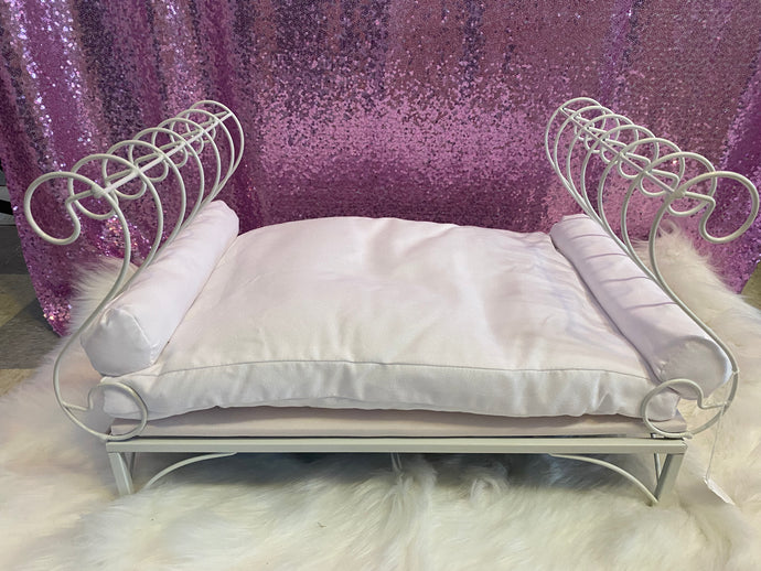 Elegant White Swirl Cat/Small Dog Bed