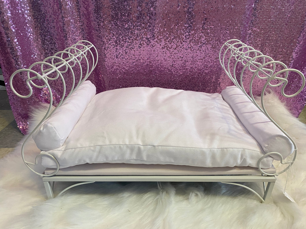 Elegant White Swirl Cat/Small Dog Bed